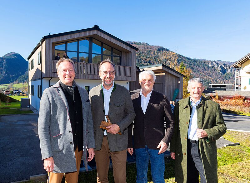 v.l. Robert Jong (Vizebgm. Kirchdorf), Hermann Schmiderer (ÖBf-Betriebsleiter), Gerhard Obermüller (Bgm. Kirchdorf), Georg Schöppl (ÖBf-Vorstandssprecher) (c) oebf/M. Raffeiner