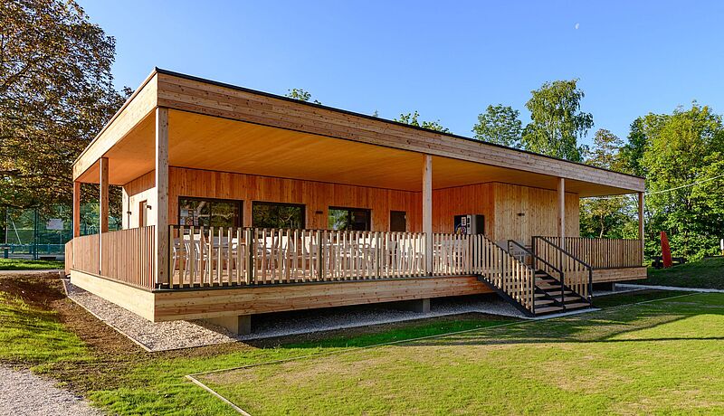 Neugestaltetes Badeareal „Huthausaufsatz“ in Weyregg am Attersee (OÖ) mit neuem Kiosk (c) ÖBf-Archiv/W. Simlinger