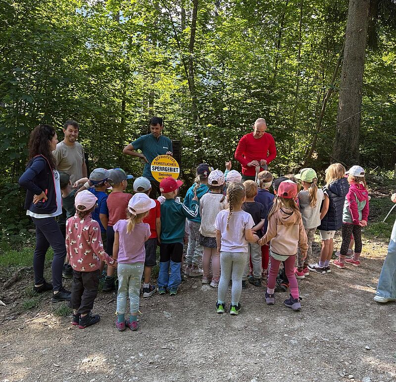 Waldführung mit Kindergartengruppe aus Unken (c) oebf
