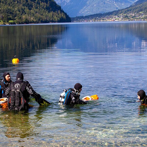 Auf Müll-Tauchgang: Seereinigung am Grundlsee
