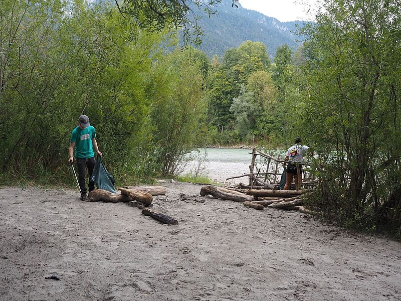 Cleanup-Aktion in den Völser Innauen (c) Carolina Behensky