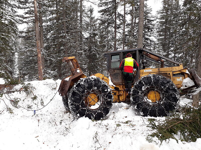 Schlepper im Schnee
