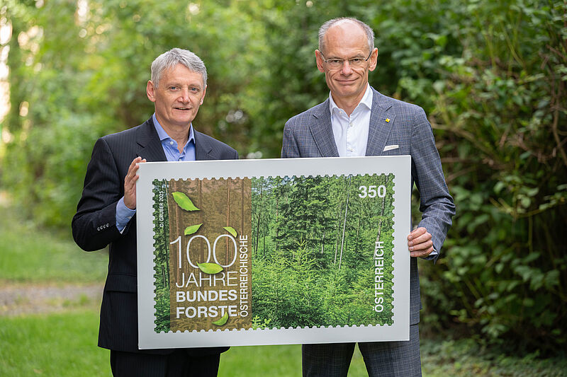 100 Jahre Bundesforste: Post gratuliert mit waldiger Duftbriefmarke