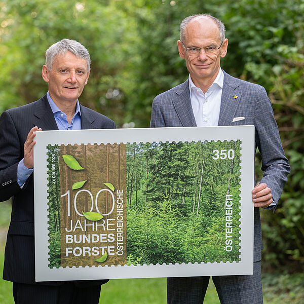 100 Jahre Bundesforste: Post gratuliert mit waldiger Duftbriefmarke