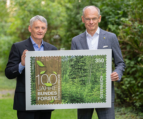 100 Jahre Bundesforste: Post gratuliert mit waldiger Duftbriefmarke