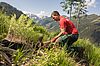 Forstfacharbeiter beim Vorbereiten eines Pflanzlochs für den Setzling (c) ÖBf/W. Lienbacher
