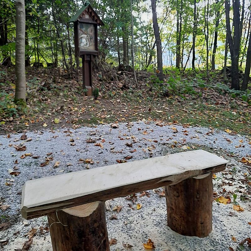 Eine der gemeinsam hergestellten Sitzbänke für den Kreuzweg (c) ÖBf