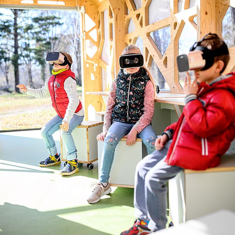 Kinder erforschen die Natur mit dem Spähikel © ÖBf/Imre Antal