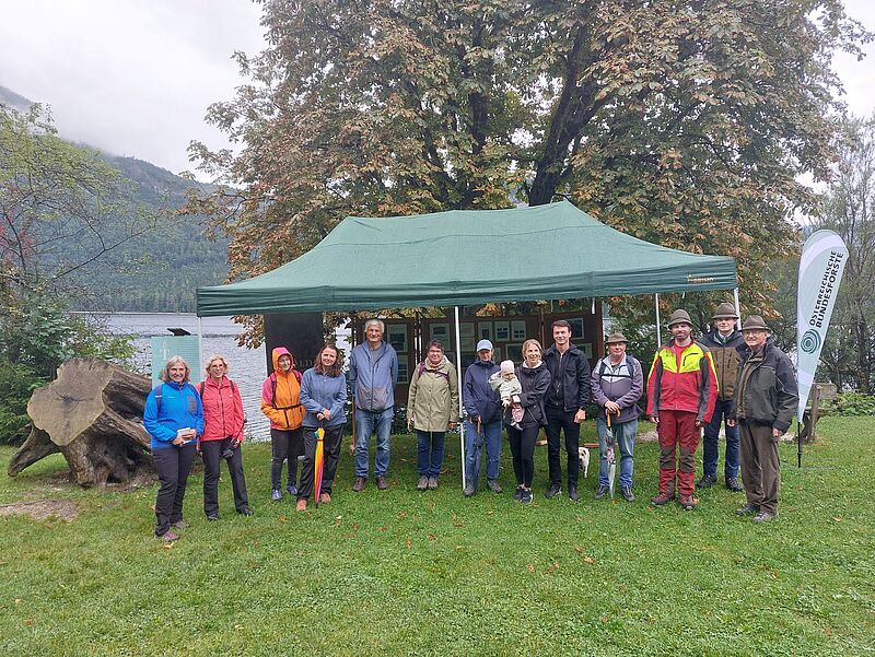 Teilnehmer*innen der ÖBf-Waldführung in Altaussee (c) oebf/T. Kranabitl Teilnehmer*innen der ÖBf-Waldführung in Altaussee (c) oebf/T. Kranabitl