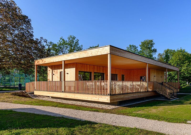 Neugestaltetes Badeareal „Huthausaufsatz“ in Weyregg am Attersee (OÖ) mit neuem Kiosk (c) ÖBf-Archiv/W. Simlinger