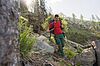 Forstfacharbeiter beim Transport der Setzlinge im Steilgelände in Forstau im Pongau (c) ÖBf/W. Lienbacher