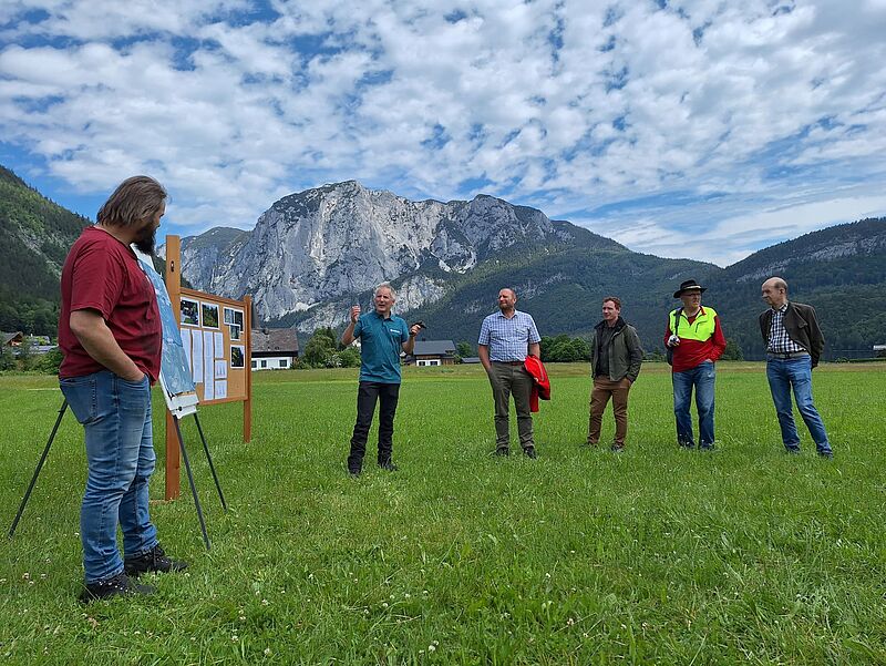 Exkursionsteilnehmer in Altaussee mit ÖBf-Revierleiter Thomas Kranabitl (2.v.l.) (c) ÖBf