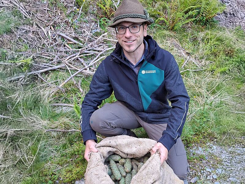Stefan Merkinger, Saatgutbeauftragter ÖBf-Forstbetrieb Pongau (c) oebf/S. Merkinger Stefan Merkinger, Saatgutbeauftragter ÖBf-Forstbetrieb Pongau (c) oebf/S. Merkinger