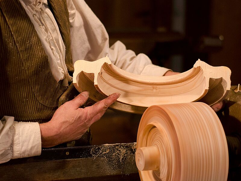 Reifendrehen: Querschnitt des Holzrings (c) Anna Werner Reifendrehen: Querschnitt des Holzrings (c) Anna Werner
