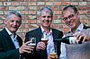 v.l.n.r. ÖBf-Vorstandssprecher Georg Schöppl, ÖBf-Vorstand Andreas Gruber und Braumeister Axel Kiesbye präsentieren Waldbier Jahrgang 2023 Edition „Ausseer Mischwald. Vogelbeere/Tanne“ (c) ÖBf/Jürgen Schmücking v.l.n.r. ÖBf-Vorstandssprecher Georg Schöppl, ÖBf-Vorstand Andreas Gruber und Braumeister Axel Kiesbye präsentieren Waldbier Jahrgang 2023 Edition „Ausseer Mischwald. Vogelbeere/Tanne“ (c) ÖBf/Jürgen Schmücking