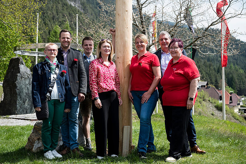 v.l.: GR Gabriele Grabmann, Bürgermeister Christian Hecher, ÖBf-Revierleiter Josef Schwarzenbacher, GR Susanne Sternik, GV Yvonne Altersberger, Landtagsabgeordneter GV Christof Seymann, GR Klaudia Heiss (c) ÖBf