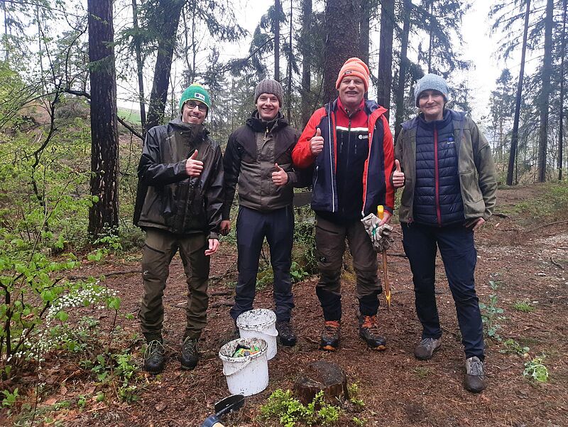 v.l.n.r.: ÖBf-Kollegen Michael Lex, Julian Schumann, Norman Klein und Försterin Steffi Zimmermann, ÖBf-Revierleiterin des Forstreviers Alpbach © ÖBf