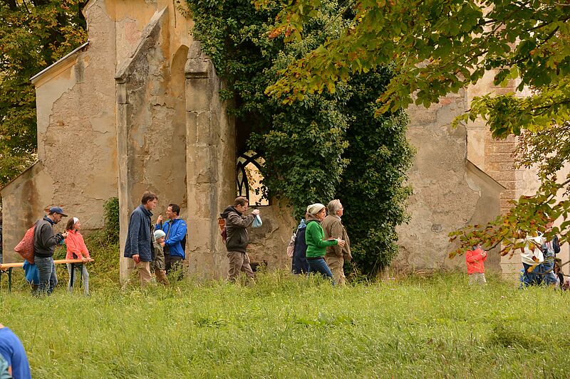 Besucher bei der Kartause Mauerbach