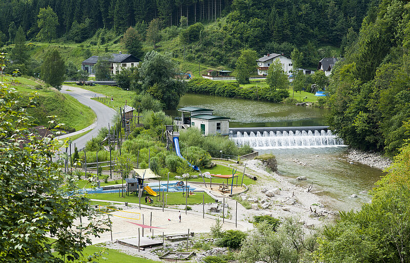 Kleinwasserkraftwerk Schallau mit umliegendem Freizeitgelände Foto: ÖBf / Wolfgang Simlinger