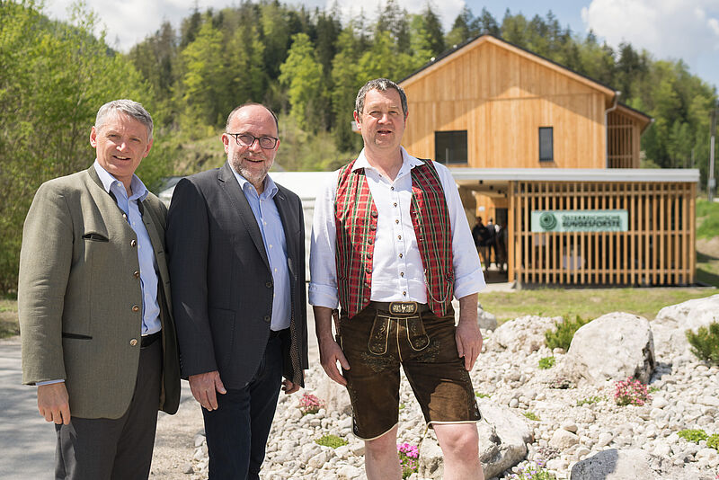 v.l.n.r.: ÖBf-Vorstand Georg Schöppl, Bgm. St. Gilgen Otto Kloiber, ÖBf-Betriebsleiter Erwin Stampfer (c) ÖBf/W. Lienbacher