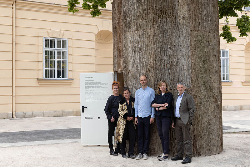 Ingeborg Erhart (Vizerektorin Akademie der Bildenden Künste), Mona Hahn (Lehrstuhl Kunst im Öffentlichem Raum, Akademie der Bildenden Künste), Künstler Johannes Franz-Figeac, Direktorin MuseumsQuartier Wien Bettina Leidl, ÖBf-Vorstand Georg Schöppl (c) eSeL.at – Lorenz Seidler