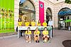 Nachwuchsfußballerinnen des FC Mariahilf bei der Eröffnung des XXL-Wald-Wuzlers mit ÖBf-Vorstand Georg Schöppl (c) eSeL.at/Joanna Pianka