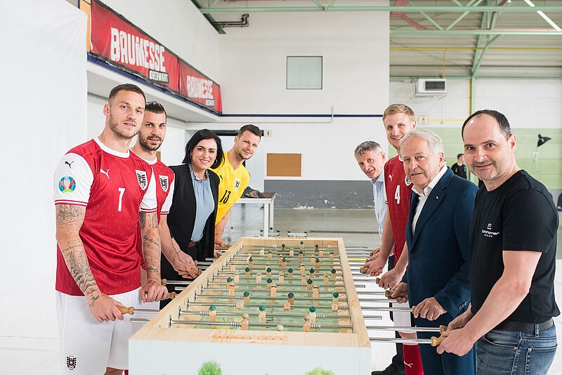 ÖFB-Spieler Marko Arnautovic, ÖFB-Spieler Aleksandar Dragovic, Bundesministerin Elisabeth Köstinger, ÖFB-Tormann Daniel Bachmann, ÖBf-Vorstand Georg Schöppl, ÖFB-Spieler Martin Hinteregger, ÖFB-Präsident Leo Windtner, Designer Thomas Bankhamer