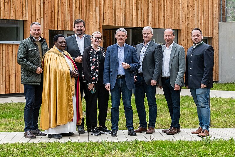 v.l.n.r.: Bgm. Gablitz M. Cech, Pfarrer Msgr. Laurent, Bgm. Purkersdorf S. Steinbichler, Vizebgm. Gablitz M. Dundler-Strasser, ÖBf-Vorstände G. Schöppl und A. Gruber, ÖBf-Betriebsleiter G. Oitzinger und ÖBf-Projektleiter R. Sit (c) ÖBf/Lichtpunkt Fotografie