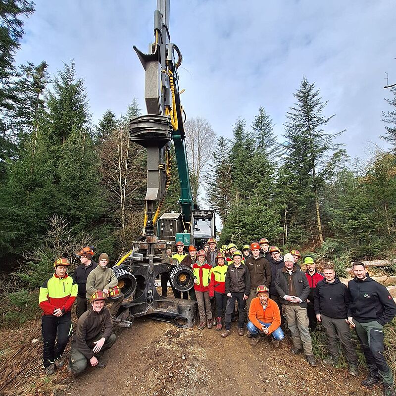 Schüler*innen der Forstfachschule während der Exkursion (c) Florian Berger/Vieghofer