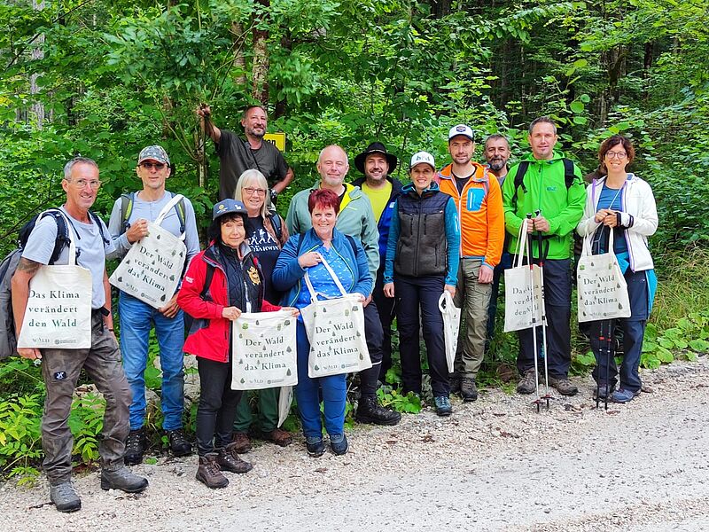 Teilnehmer*innen der Waldführungen mit ÖBf-Experten (c) ÖBf