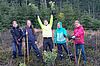 Pfadfinder*innen beim Pflanzen von Stieleichen (c) ÖBf