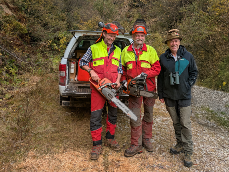 v.l.: Forstfacharbeiter Georg Rettenwender, Kurt Nagl und Revierleiter Christian Maier