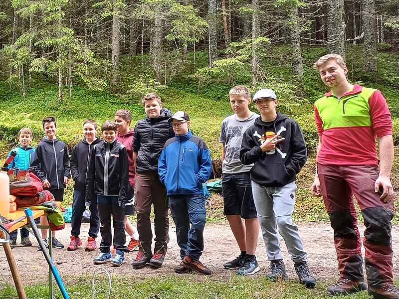 ÖBf-Experten mit Schüler*innen in Mauterndorf (c) Guggenberger-Zobl ÖBf-Experten mit Schüler*innen in Mauterndorf (c) Guggenberger-Zobl