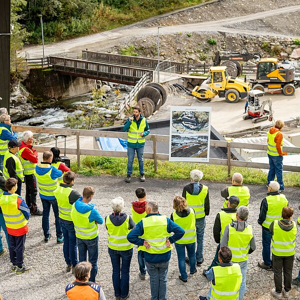 Tag der offenen Baustelle beim Kleinwasserkraftwerk Elsbethen