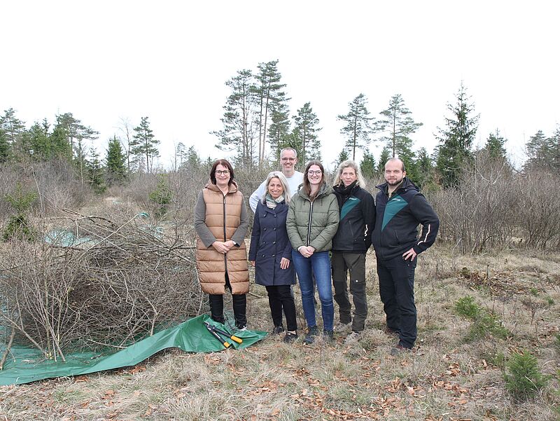 v.l.: Umweltgemeinderätin Michaela Pfaffeneder, Kerstin Kronsteiner (Stadtgemeinde Amstetten), Peter Tomazic (SWARCO), Marie Eisenstöck (Stadtgemeinde Amstetten), Maren Röttger und Marcus Reiter (ÖBf) ©  Stadtgemeinde Amstetten