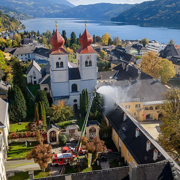 Feuerwehren proben Ernstfall im Stift Millstatt