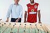 ÖBf-Vorstand Georg Schöppl und ÖFB-Spieler David Alaba am Wald-Wuzler